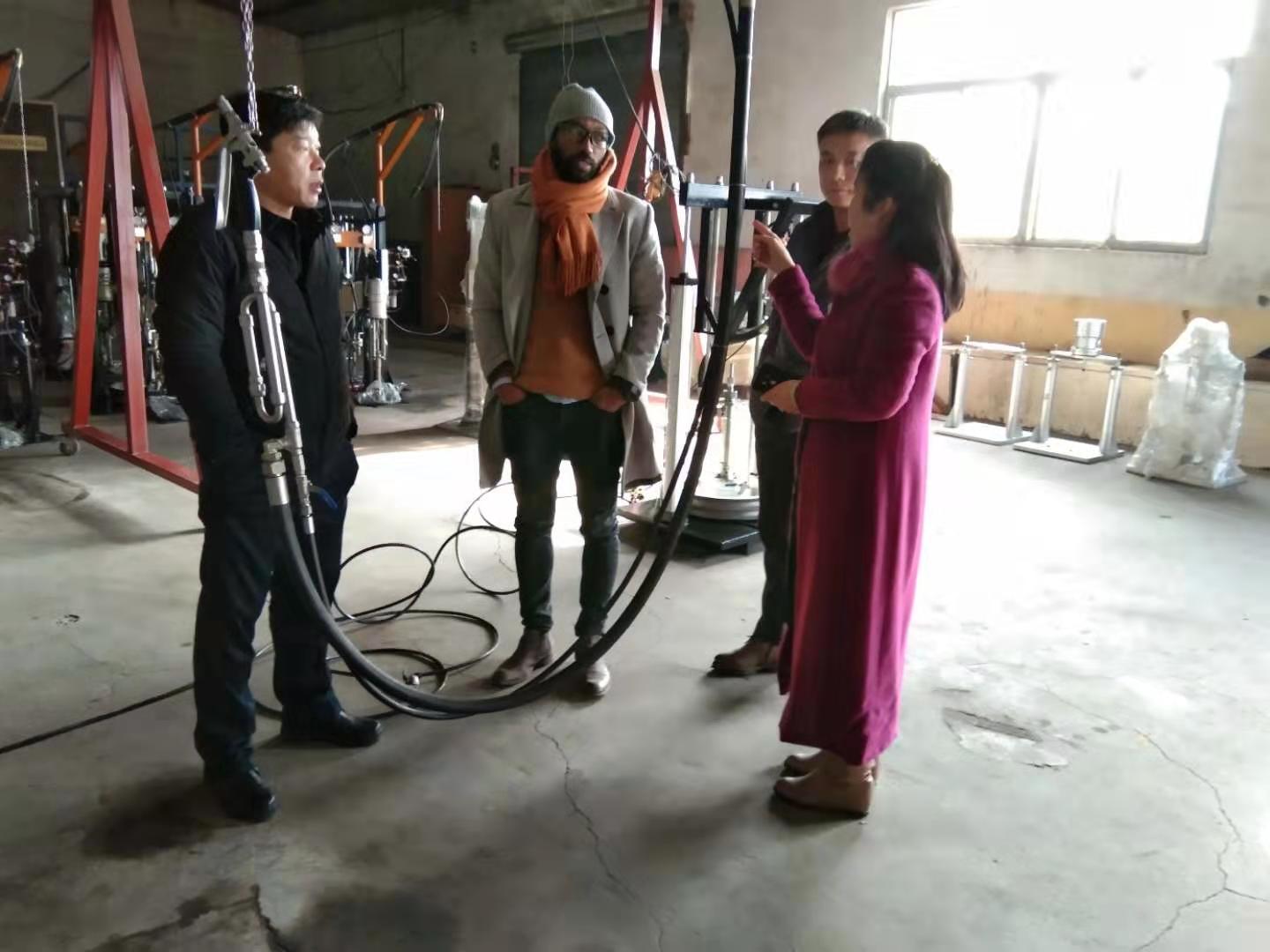 友人前來公司洽談業(yè)務